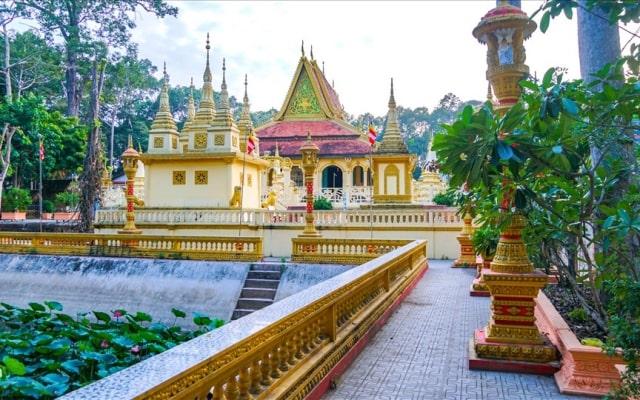 Khám phá chùa Âng - ngôi chùa của người Khmer đẹp nhất Trà Vinh