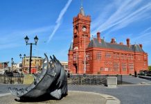 Đắm mình trước vẻ đẹp cổ kính của thành phố Cardiff nước Anh